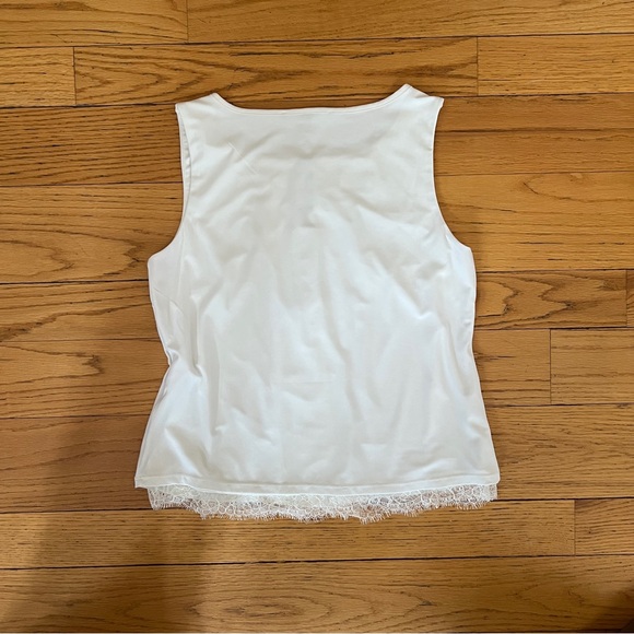 Elegant White Sleeveless Top - Picture 4 of 5
